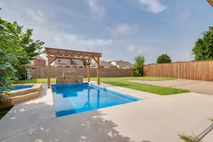 2811 Gillespie Ln, Grand Prairie, TX 75052 - Photo 24