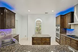 2811 Gillespie Ln, Grand Prairie, TX 75052 - Photo 10