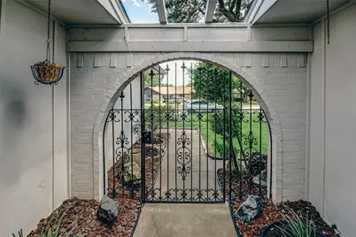 401 Rhineland, Benbrook, TX 76126 - Photo 2