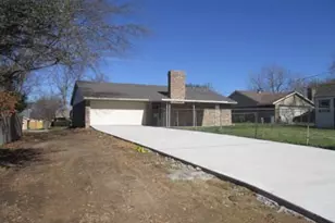 2905 Linda Dr, Ennis, TX 75119 - Photo 2