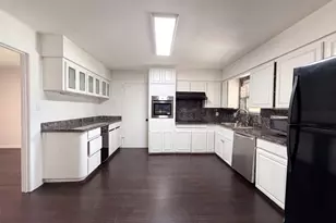 725 Ridgecrest Dr, Irving, TX 75060 - Photo 2