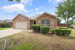 4406 Fox Meadows Ln, Mansfield, TX 76063 - Photo 2