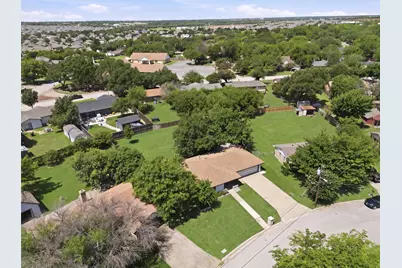 332 S Sealy Avenue, Justin, TX 76247 - Photo 36