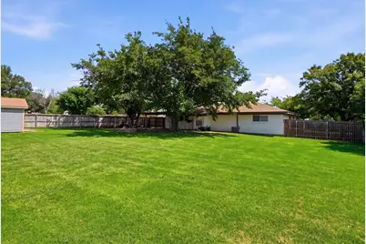 332 S Sealy Avenue, Justin, TX 76247 - Photo 6