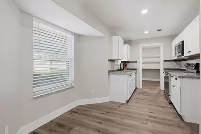 332 S Sealy Avenue, Justin, TX 76247 - Photo 8