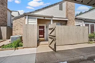 2320 Torrington Dr, Arlington, TX 76012 - Photo 2