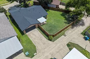 1912 Primrose Ln, Carrollton, TX 75007 - Photo 28