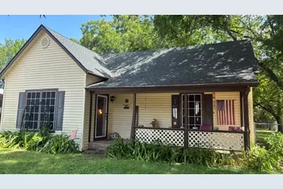 102 E 14th Street, Joshua, TX 76058 - Photo 2