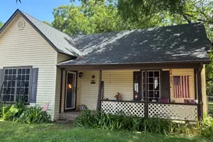 102 E 14th St, Joshua, TX 76058 - Photo 2
