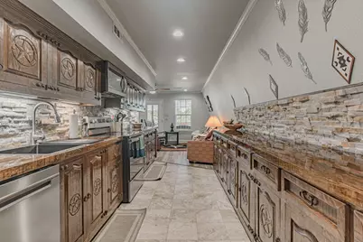 1011 Pawnee Trail, Granbury, TX 76048 - Photo 6