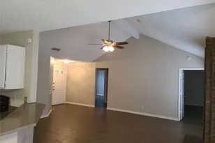 4735 Hollow Tree Dr, Arlington, TX 76018 - Photo 4