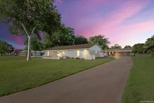 108 Towne W Dr, Lorena, TX 76655 - Photo 28