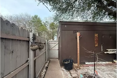 518 Campana Court, Irving, TX 75061 - Photo 10
