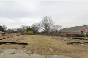 1065 Bayport Dr, Lancaster, TX 75134 - Photo 1