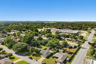 2703 Regal Dr, Denison, TX 75020 - Photo 6