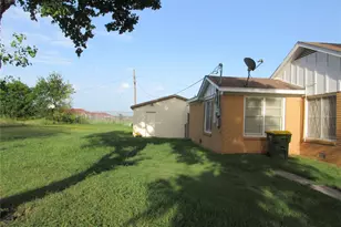 704 Wabash St, Marlin, TX 76661 - Photo 2