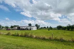 6629 Laurel Ln, Joshua, TX 76058 - Photo 2