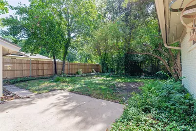 1206 Farnham Court E, Irving, TX 75062 - Photo 22