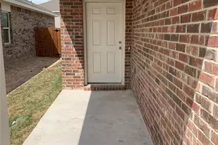 1640 Hossler Trl, Fort Worth, TX 76052 - Photo 2