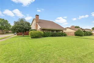 3302 Ivanhoe Ln, Garland, TX 75044 - Photo 4
