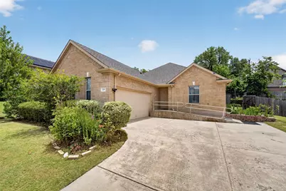 119 Matamoros Street, Grand Prairie, TX 75051 - Photo 2