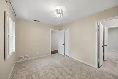 9734 Queenswood Lane, Dallas, TX 75238 - Photo 22