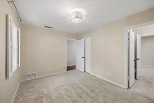 9734 Queenswood Ln, Dallas, TX 75238 - Photo 22