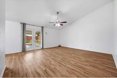 829 W Crossland Boulevard, Grand Prairie, TX 75052 - Photo 6