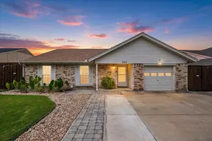 829 W Crossland Blvd, Grand Prairie, TX 75052 - Photo 1