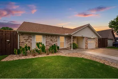 829 W Crossland Boulevard, Grand Prairie, TX 75052 - Photo 2