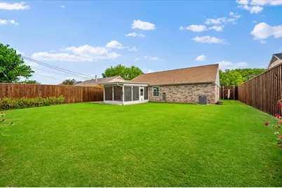 829 W Crossland Boulevard, Grand Prairie, TX 75052 - Photo 32