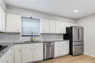 54 Legend Rd, Benbrook, TX 76132 - Photo 16