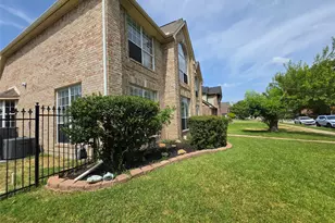 2720 Springhill Dr, Grapevine, TX 76051 - Photo 4