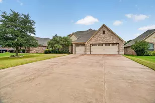 3545 Abes Landing Dr, Granbury, TX 76049 - Photo 2