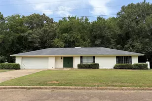 105 Kent Dr, Pittsburg, TX 75686 - Photo 1