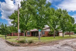 1202 NW 4th Ave, Mineral Wells, TX 76067 - Photo 2