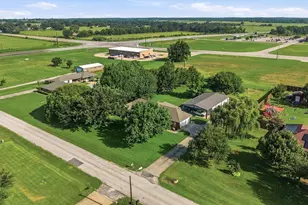 522 Preston Dr, Pottsboro, TX 75076 - Photo 2