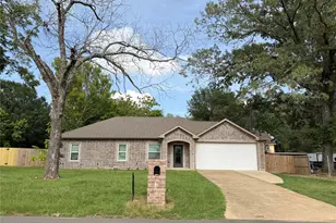 449 Cypress St, Pittsburg, TX 75686 - Photo 2
