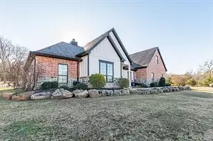 101 Lakeview Trl, Mabank, TX 75147 - Photo 2