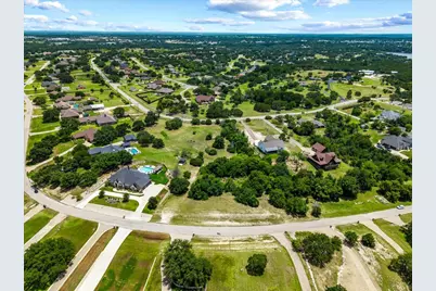 1915 W Emerald Bend Court, Granbury, TX 76049 - Photo 12