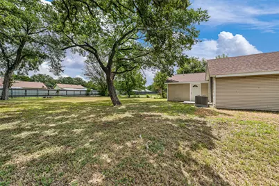 117 N Oak Street, Lacy Lakeview, TX 76705 - Photo 32