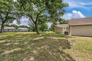 117 N Oak St, Lacy Lakeview, TX 76705 - Photo 32