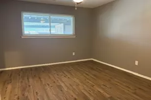 22 E Townhouse Ln, Grand Prairie, TX 75052 - Photo 26