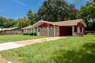 1307 S Delaware St, Clarksville, TX 75426 - Photo 2