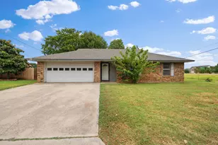 2 Finley Cir, Krum, TX 76249 - Photo 1