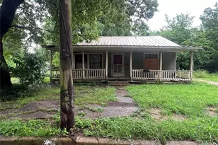 1049 3rd St SE, Paris, TX 75460 - Photo 2