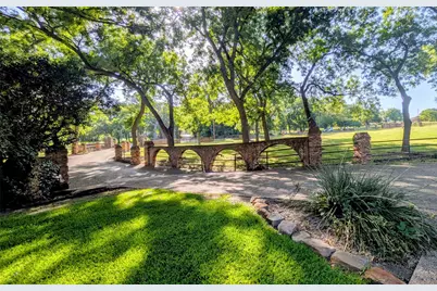 1431 S Houston School Road, Lancaster, TX 75146 - Photo 6