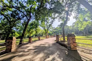 1431 S Houston School Rd, Lancaster, TX 75146 - Photo 4