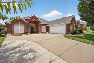 2848 Gillespie Ln, Grand Prairie, TX 75052 - Photo 1