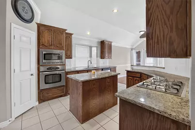 2848 Gillespie Lane, Grand Prairie, TX 75052 - Photo 12